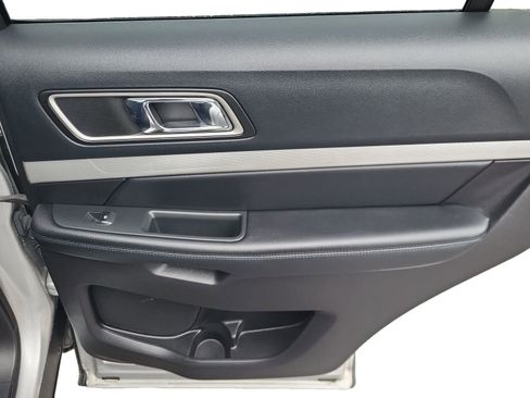 Used 2016 Ford Explorer XLT w/ Equipment Group 201A image 24