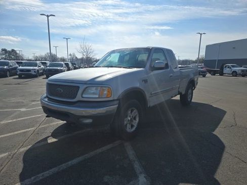 Used 2003 Ford F150 XLT image 2