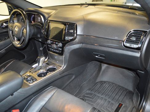 Used 2019 Jeep Grand Cherokee Overland image 10