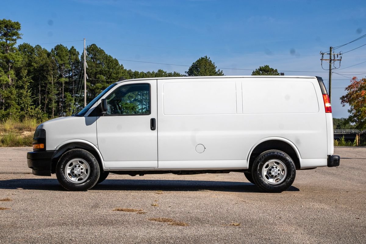 Used 2018 Chevrolet Express 2500 RWD image 9