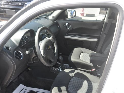 Used 2010 Chevrolet HHR LS image 10