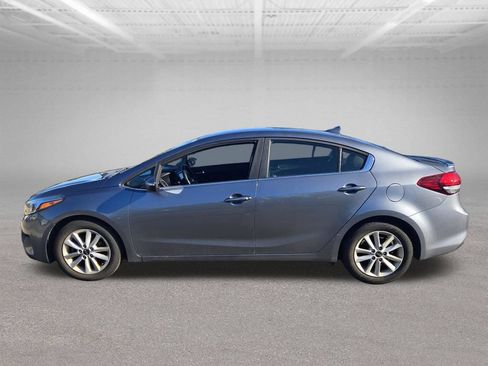 Used 2017 Kia Forte S w/ S Technology Package FWD image 8
