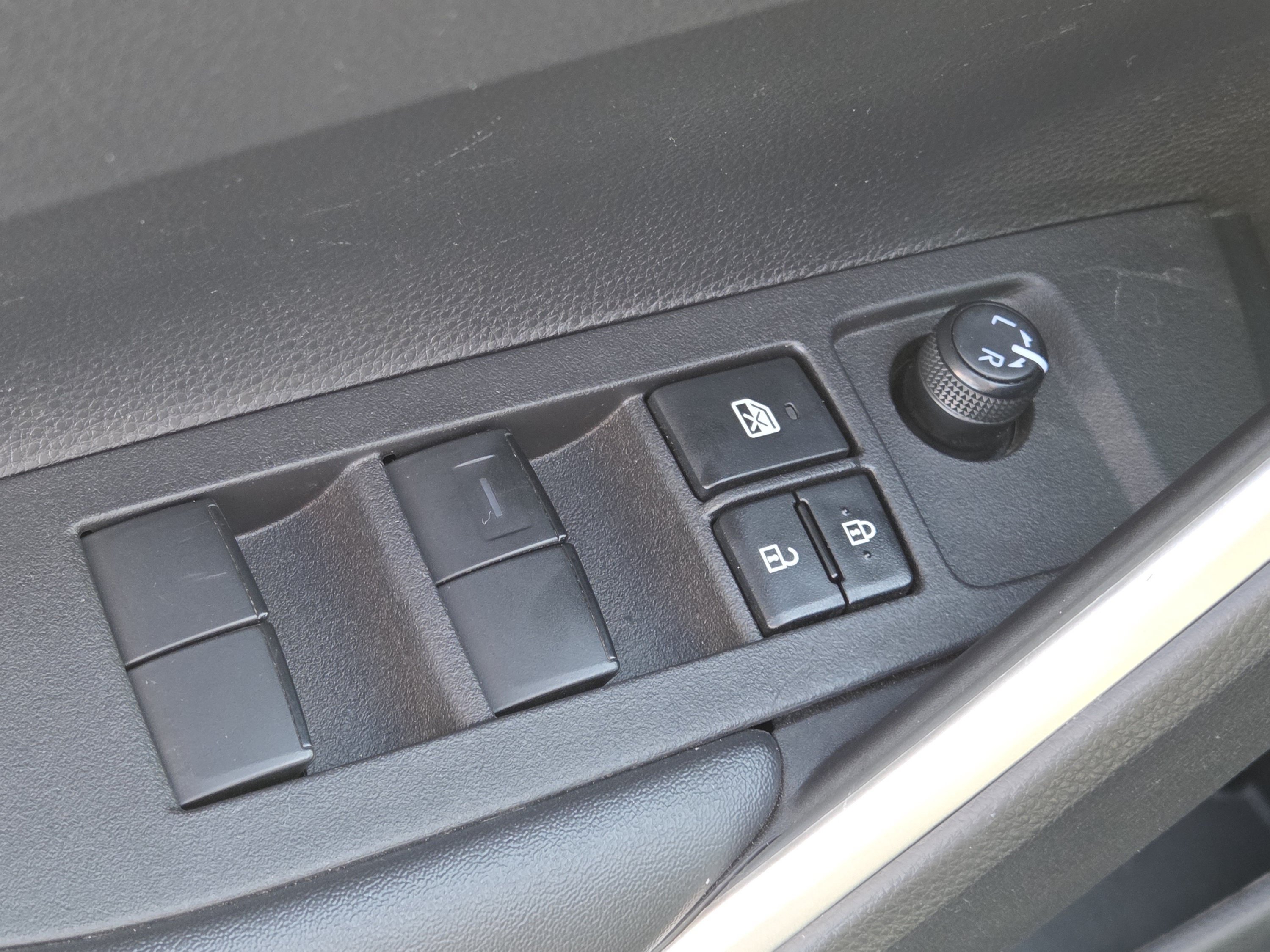 Certified 2024 Toyota Corolla Cross AWD Hybrid image 32