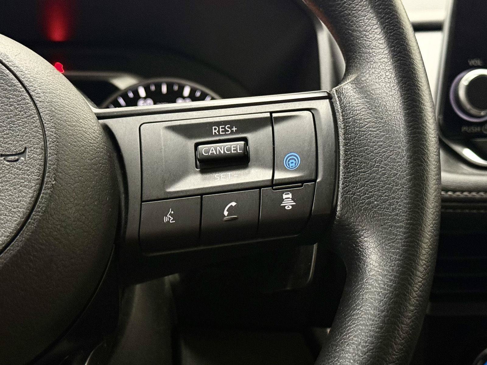 Used 2024 Nissan Rogue SV AWD/4WD image 16