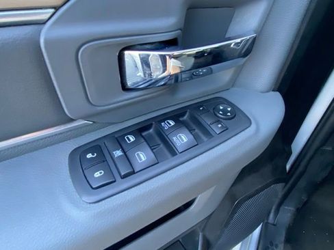 Used 2018 RAM 1500 Classic SLT image 19