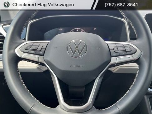 Used 2025 Volkswagen Taos SE image 36