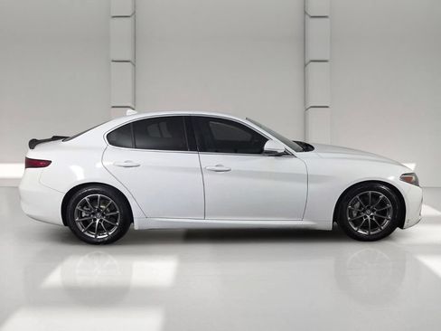 Used 2020 Alfa Romeo Giulia RWD image 4
