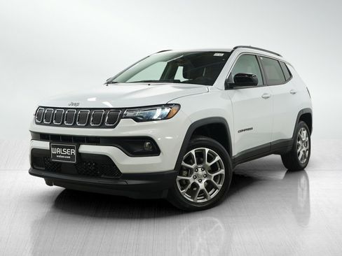 Used 2022 Jeep Compass Latitude image 1