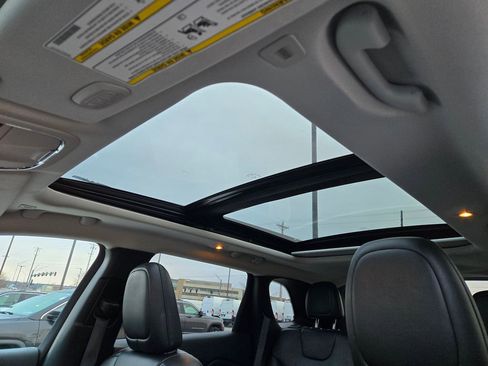 Used 2019 Jeep Cherokee Trailhawk w/ Comfort/Convenience Group image 29