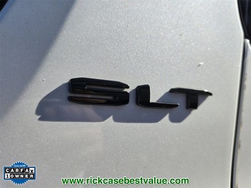 Used 2023 GMC Acadia SLT w/ Elevation Edition image 18