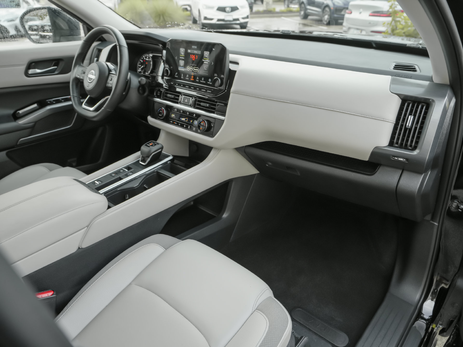 Used 2025 Nissan Pathfinder SL FWD image 10