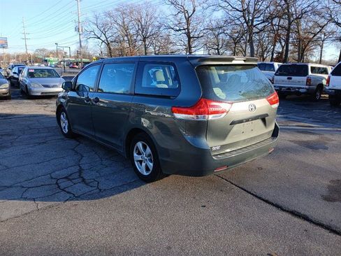 Used 2013 Toyota Sienna image 2