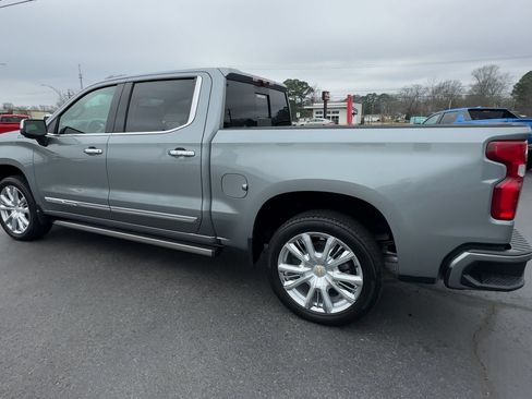 Used 2025 Chevrolet Silverado 1500 High Country AWD/4WD image 6