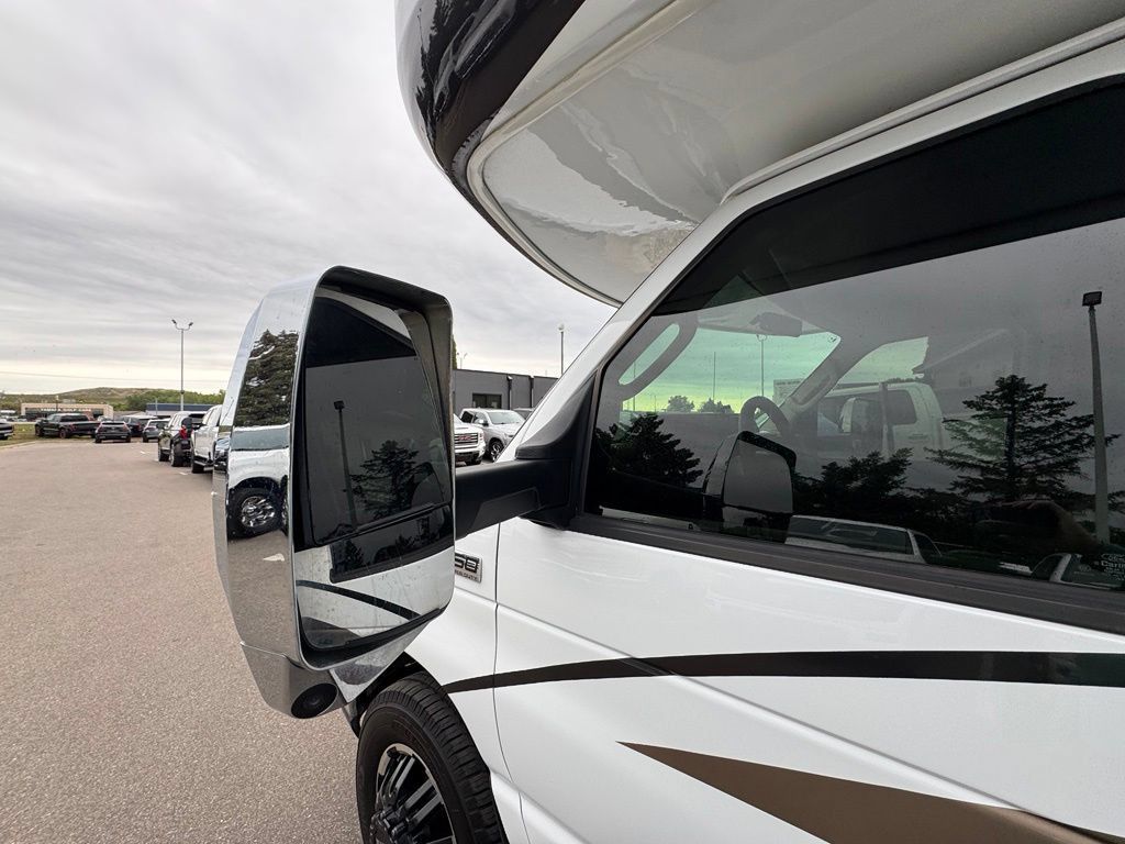 Used 2017 Ford E-450 and Econoline 450 Super Duty w/ Motorhome Prep Package RWD image 11