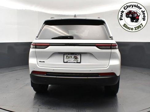 Used 2023 Jeep Grand Cherokee Altitude image 5