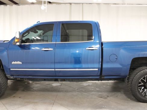Used 2019 Chevrolet Silverado 2500 High Country w/ Duramax Plus Package AWD/4WD image 6