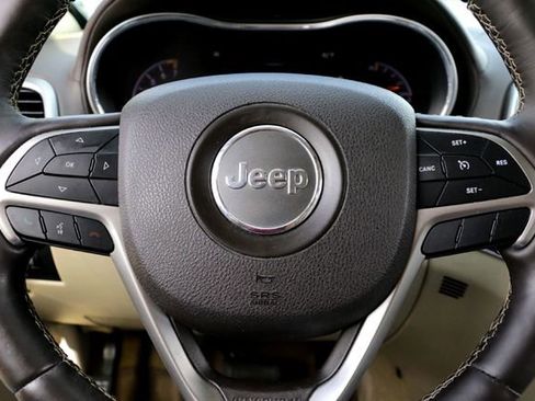 Used 2018 Jeep Grand Cherokee Overland RWD image 12