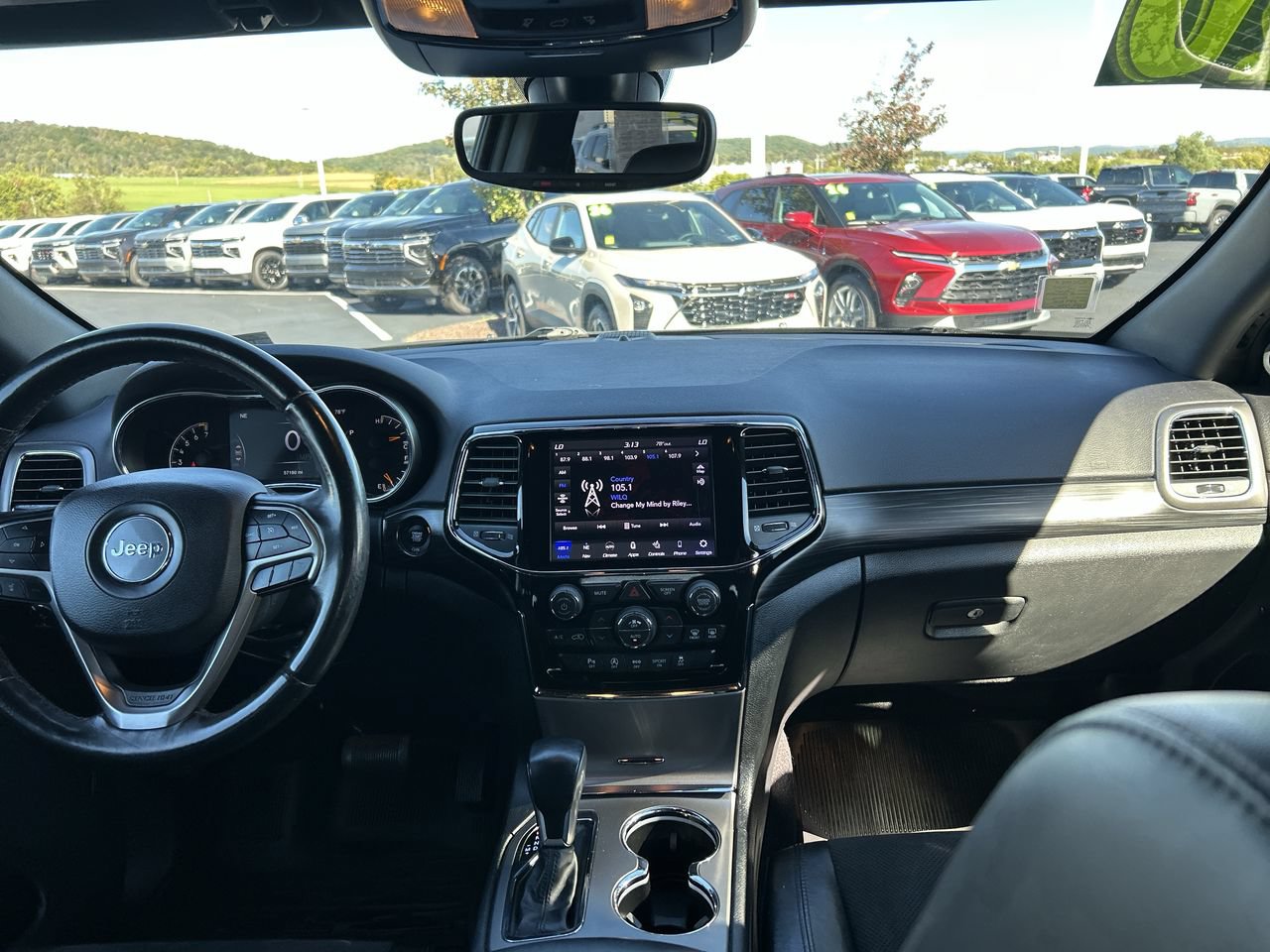 Used 2020 Jeep Grand Cherokee Laredo w/ Security & Convenience Group AWD/4WD image 17