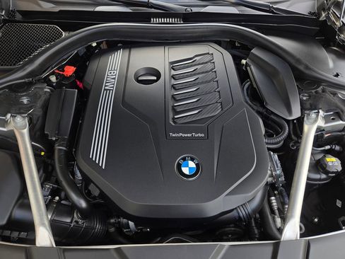 Used 2022 BMW 740i w/ M Sport Package RWD image 43