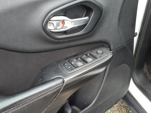 Used 2014 Jeep Cherokee Latitude AWD/4WD image 13