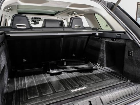 Used 2022 Land Rover Range Rover Sport SVR image 48