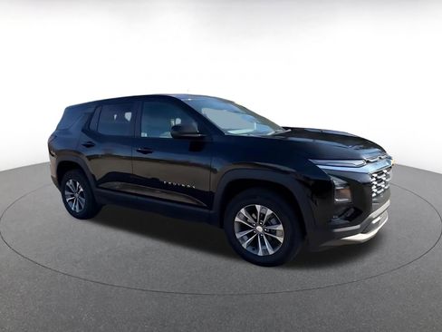 Used 2025 Chevrolet Equinox LT image 2