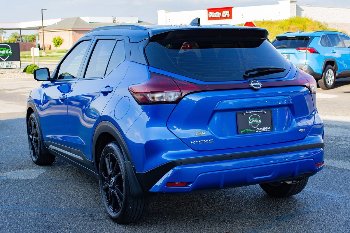 Used 2023 Nissan Kicks SR w/ SR Premium Package FWD image 7