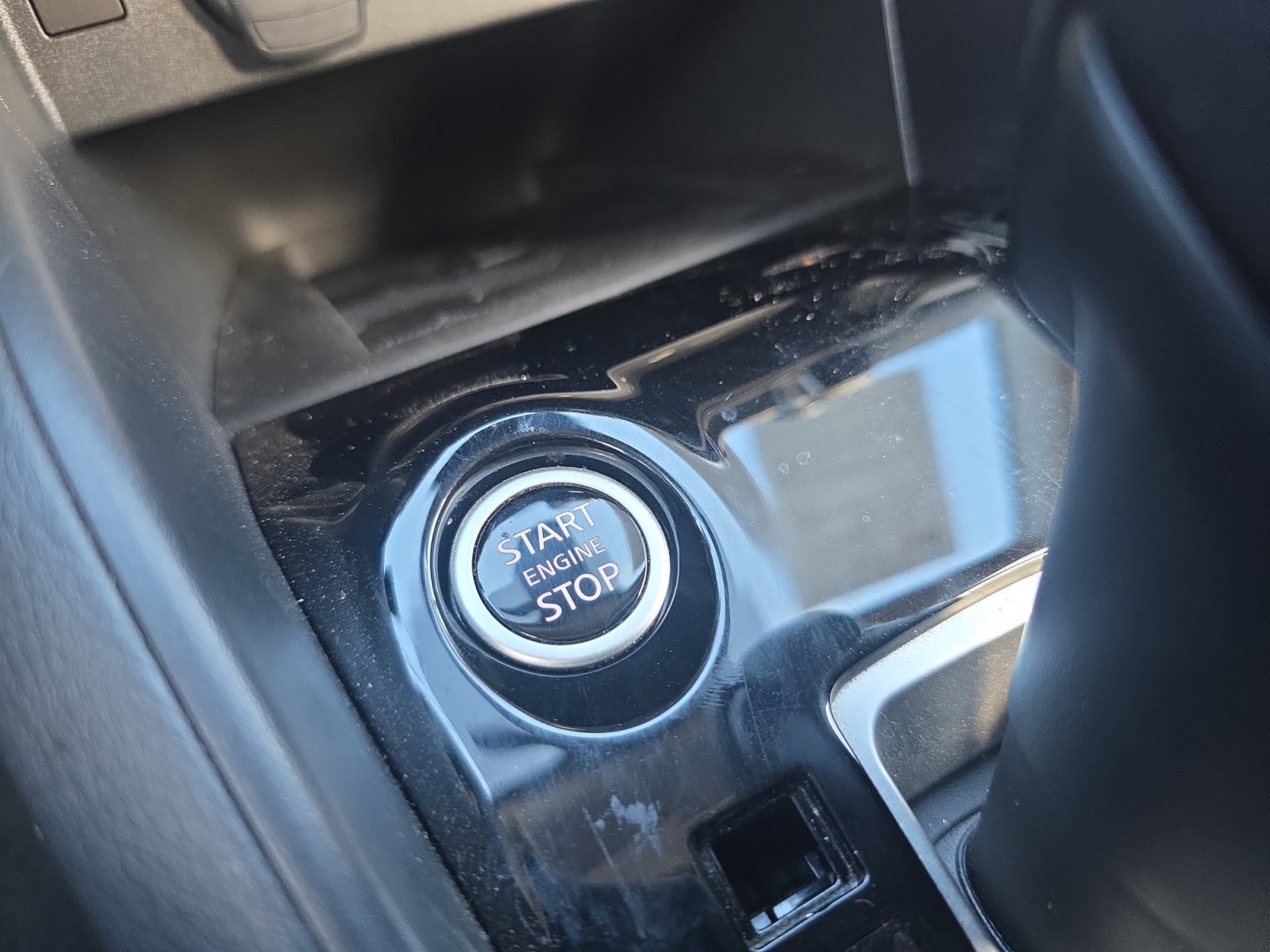 Used 2025 Nissan Versa SV FWD image 17