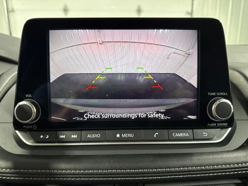 Used 2024 Nissan Rogue S AWD/4WD image 24