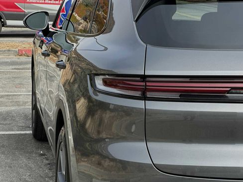 Certified 2024 Porsche Cayenne image 25