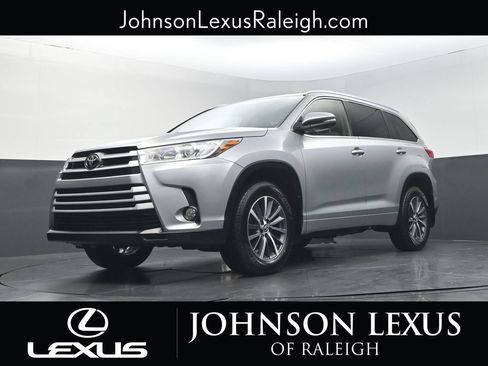 Used 2018 Toyota Highlander XLE AWD/4WD image 17