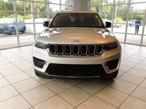 Certified 2024 Jeep Grand Cherokee Laredo RWD image 2