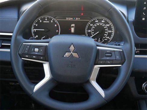 New 2026 Mitsubishi Outlander ES image 8