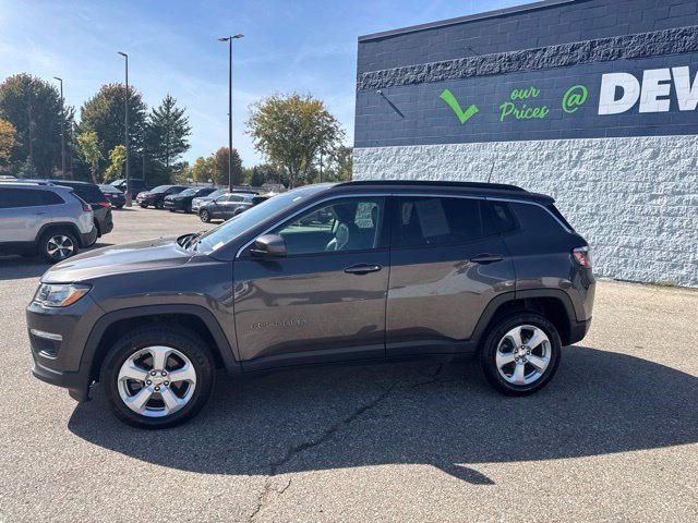Used 2020 Jeep Compass Latitude w/ Cold Weather Group AWD/4WD image 2