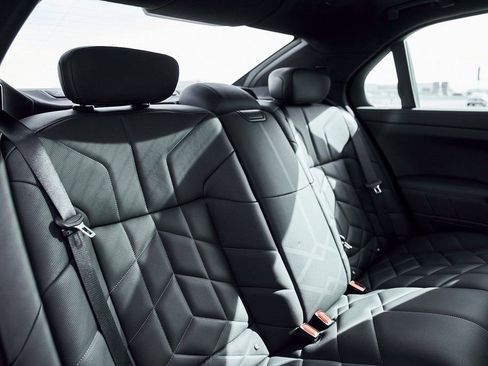 Used 2024 BMW 760i xDrive image 43