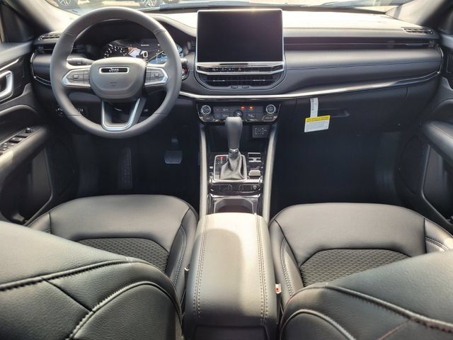 Used 2026 Jeep Compass Latitude AWD/4WD image 13