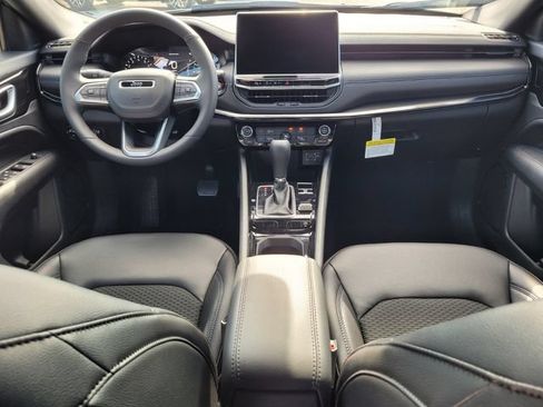 Used 2026 Jeep Compass Latitude AWD/4WD image 13