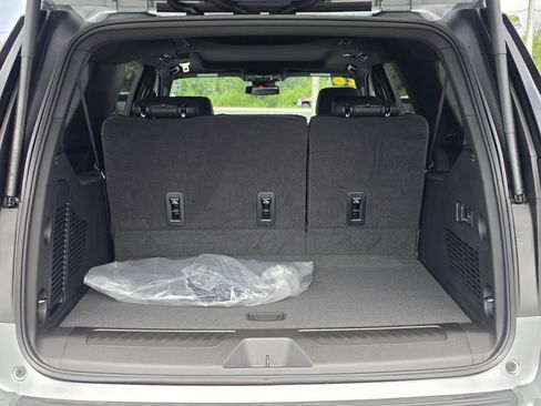 New 2026 Chevrolet Suburban LT w/ Comfort Package AWD/4WD image 15