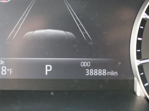 Used 2023 Toyota Highlander XLE image 38