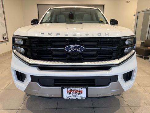 New 2026 Ford Expedition Platinum image 2