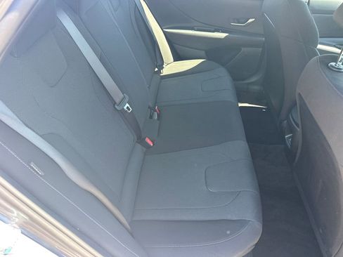Used 2025 Hyundai Elantra SE FWD image 15