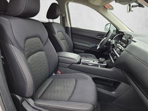 Used 2025 Nissan Pathfinder SV FWD image 21