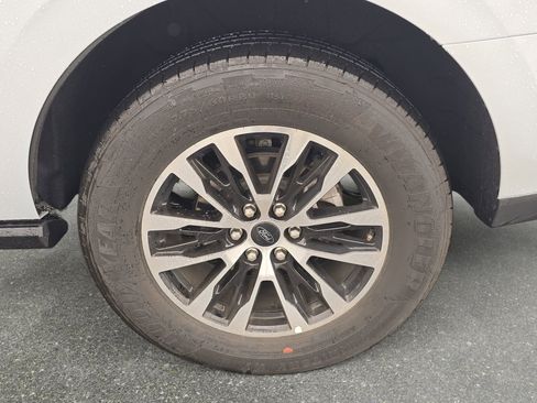 Used 2025 Ford Expedition Platinum AWD/4WD image 32