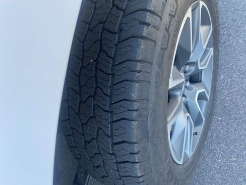 Used 2024 Chevrolet Silverado 1500 LT w/ Z71 Off-Road Package image 7