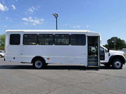 Used 2017 Ford F550 2WD Regular Cab Super Duty image 8