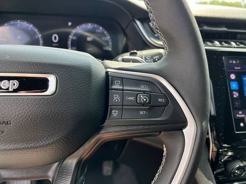 Certified 2025 Jeep Grand Cherokee Altitude AWD/4WD image 17