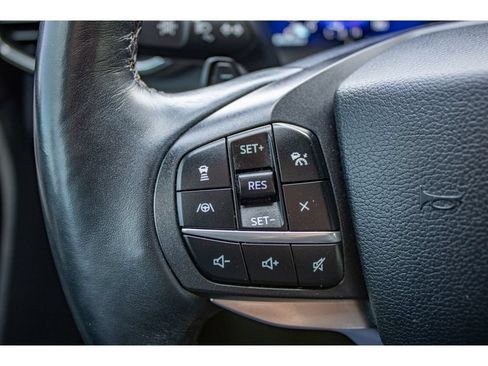 Used 2020 Ford Explorer Platinum w/ Premium Technology Package AWD/4WD image 40