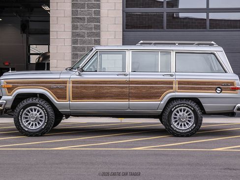Used 1991 Jeep Grand Wagoneer AWD/4WD image 1