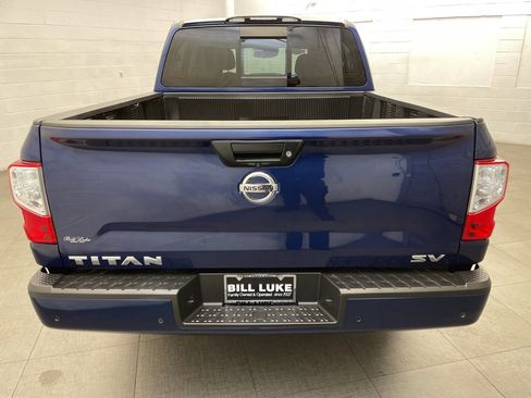 Used 2021 Nissan Titan SV w/ SV Convenience Package image 6