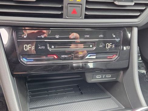 New 2026 Volkswagen Jetta SE FWD image 21
